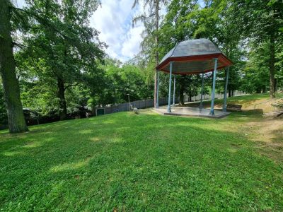 20240717_lochotinsky_park_hudebni_pavilon (5) 20240717_lochotinsky_park_hudebni_pavilon (5)