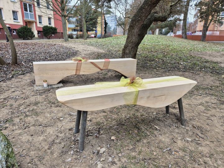 20250114_sokolovska_slavnostni_otevreni_lavicky_jaroslava_bukovskeho (43)