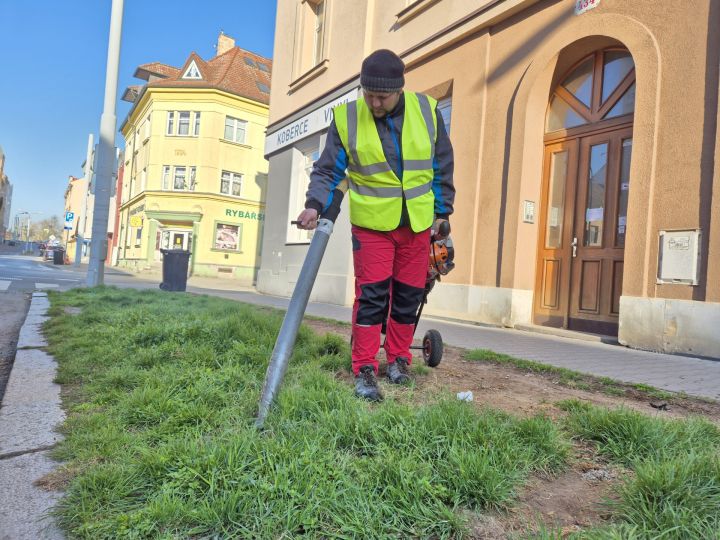 20250404_uklid_psiich_exkrementu_roudna_2