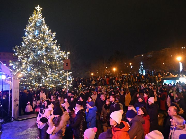 Lochotín. Rozsvícení vánočního stromu. Foto: Milan Svoboda 20251203_rozsviceni_vanocniho_stromu_lochotin (2)