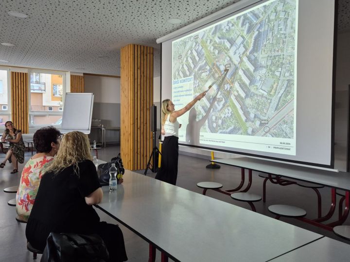20260908_predstaveni_studie_park_u_bazenu (21) 20260908_predstaveni_studie_park_u_bazenu (21)